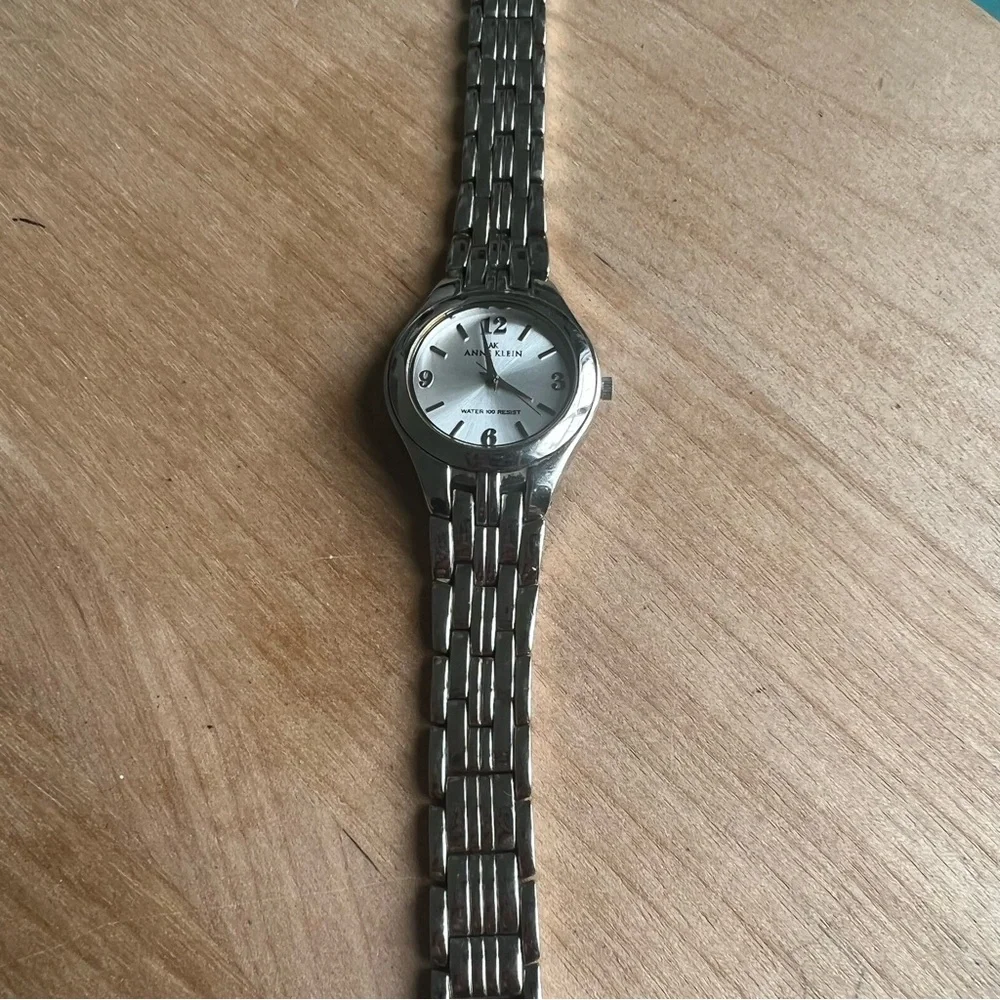 Anne Klein ladies silver tone dress watch NEW BATTERY
